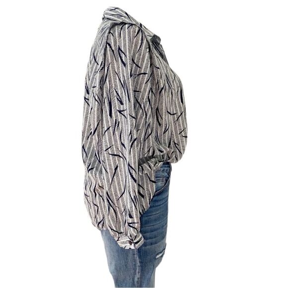 Vintage 80’s Schrader Sport Custom Casual White and Navy Button Down Blouse - Picture 4 of 8